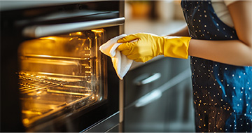 Why Book a St Clair Oven Cleaner with Us?