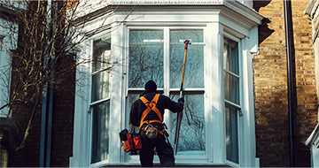 Why Book Window Cleaning Mornington With Trusted Local Pros?